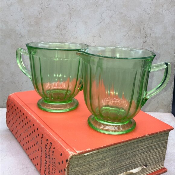 Vintage 1930’s 16 Panel Green Uranium Glass Cream and Sugar Set. Brilliant Glow - Picture 8 of 8